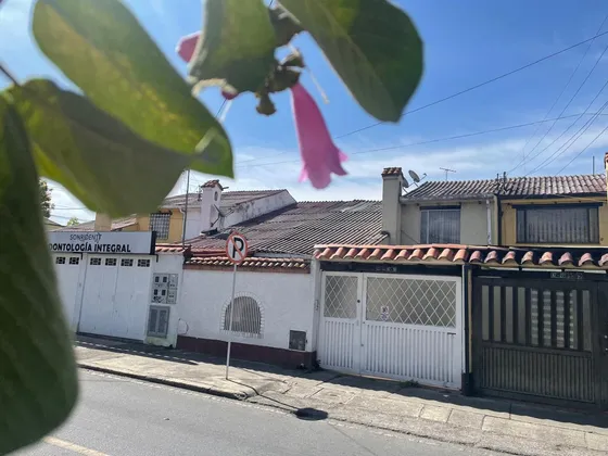 Se Vende Hermosa Casa De Dos Niveles En Villa Del Prado, Bogotá (18398).