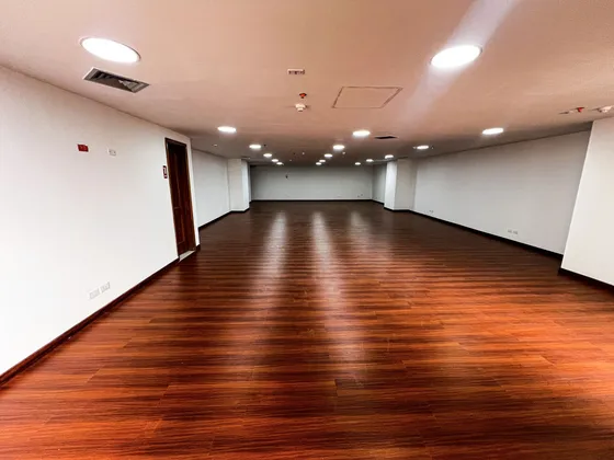 Oficina En Arriendo/venta En Santa Barbara-usaquén. Cod V2179