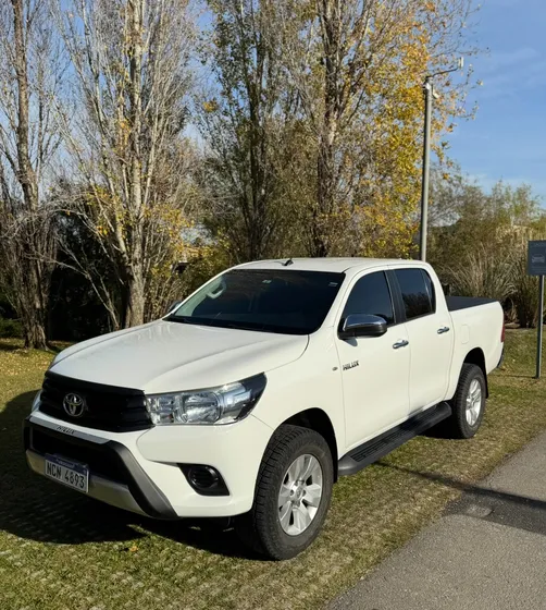 Toyota Hilux 2.7 D.cab. Srv