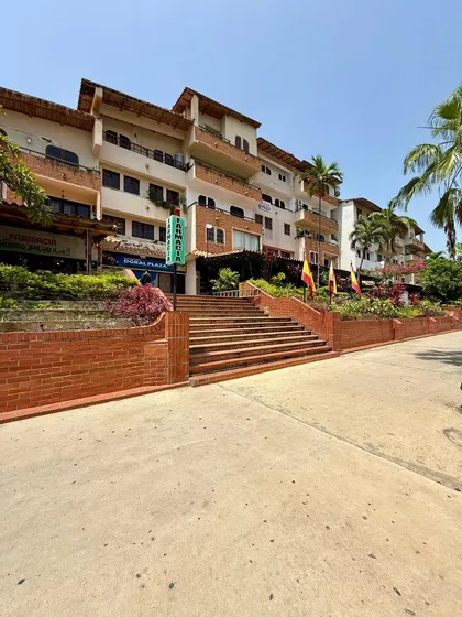 Local Comercial En Lechería: Tu Próxima Sede En El Complejo Turístico El Morro-c.c Golf Plaza