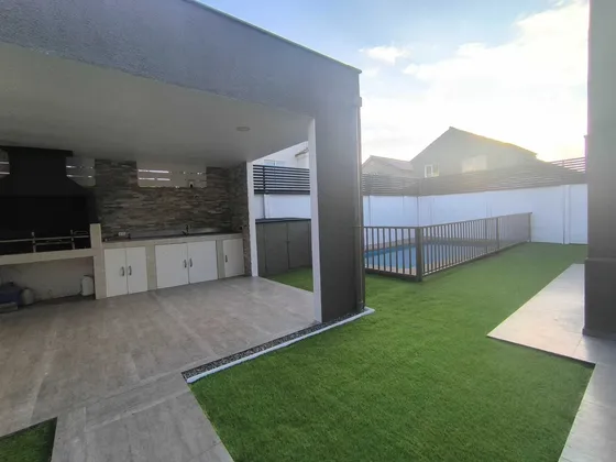 Moderna Casa Iluminada 3d+3b+3e Chicauma (45310)