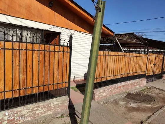 Casa En Venta De 3 Dorm. En La Florida