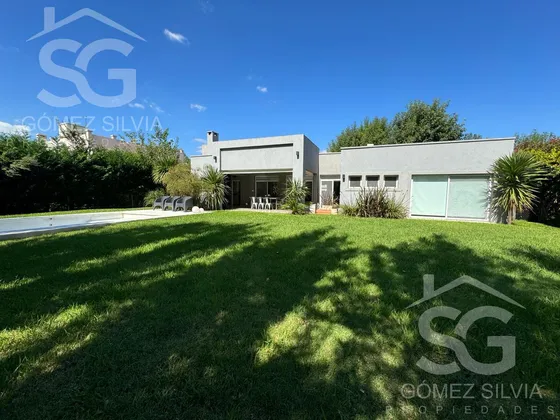 Casa En  Venta  4 Ambientes En San Patricio