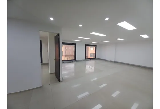 Oficina En Arriendo, Sector Pepe Sierra, Excelente Ubicacion