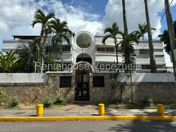 Espectacular Apt En Alta Florida | 360 M2 (229 M2 Por Doc.) Vista Al Ávila | 4 Hab 3.5 Baños 3 Est. | Terraza Con Parrillera, Balcón Y Salón De Fiestas.