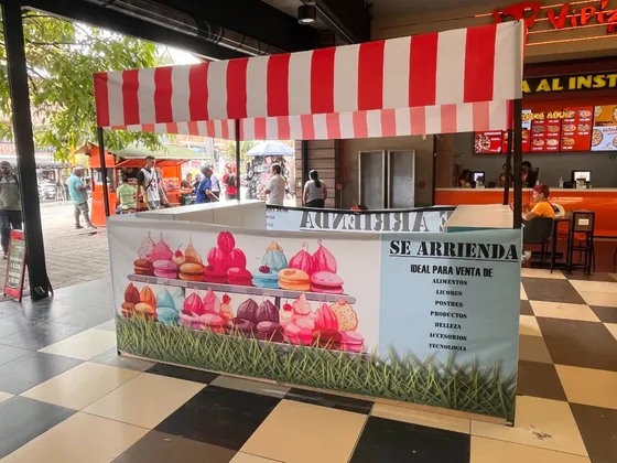 Burbuja Comercial A La Entrada Del Mall Excelente Trafico