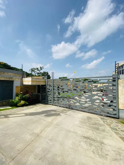 Se Vende Th En Colinas De Guataparo Remodelado Valencia Fg