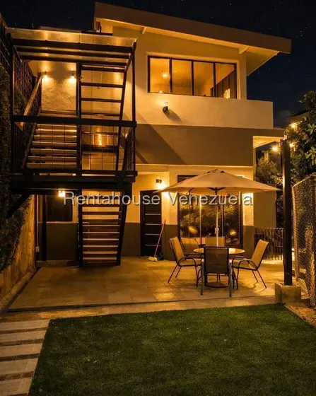 Rm A Estrenar Casa (múltiples Niveles) En Venta En Lomas De Prados Del Este, Distrito Metropolitano
