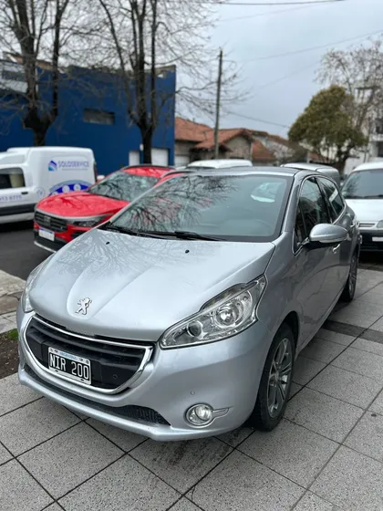 Peugeot 208 1.6 Feline