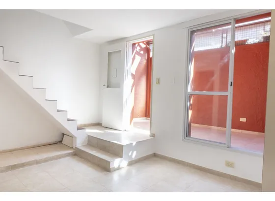 Ph En Venta. Casa De Pasillo. Un Dormitorio.