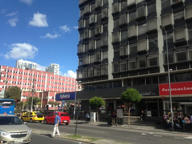 Rento Oficina Av Colón Y 6 De Diciembre 