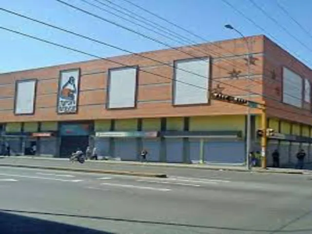  Vendo Un Local Centro Comercial Gran Bazar, Av. Bolívar Centro Maracay.
