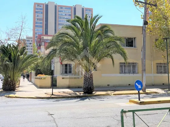 Casa En Venta De 6 Dorm. En Ñuñoa