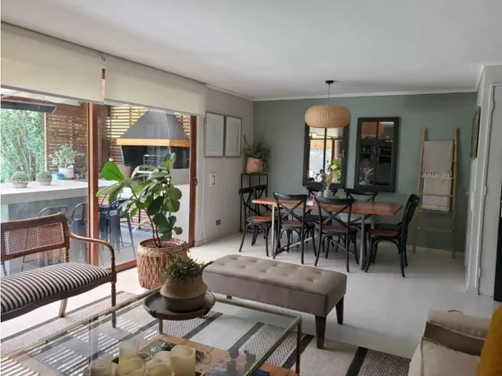 Casa En Las Condes/ Camino Las Flores