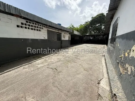 Galpon A Pie De Calle En Venta Ubicado En Los Chaguaramos Fanny Calderon Rentahouse 