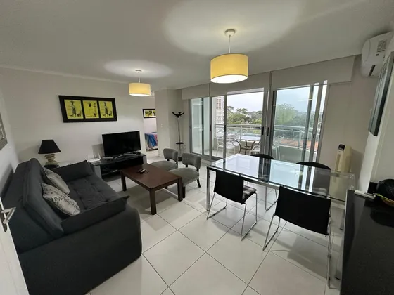 Departamento En Venta, 1 Dormitorio Y Medio, Punta Del Este.