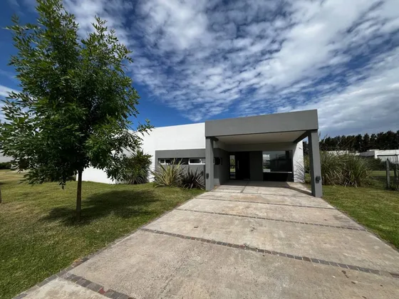 Casa 4 Ambientes En Venta En Barrio Santa Ines- Canning