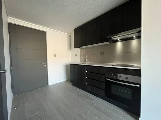 Ref:13104**     Amplio Home Estudio,  Semi Amoblado