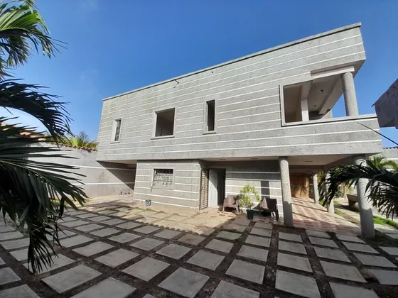 En Venta Amplia Casa Vacacional Ideal Para Posada En Chichiriviche.