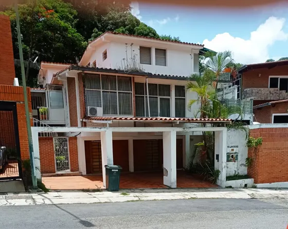 Gran Oportunidad En Santa Sofía: Casa De Estructura Noble En Calle Cerrada, Ideal Para Diseñar A Tu Gusto