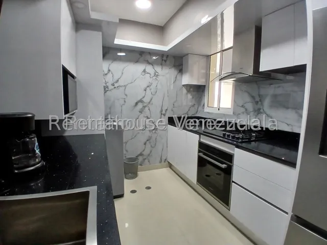 Julian Galindez Alquila Exclusivo Apartamento Amoblado En Triangulo Del Este Barquisimeto #25-20769