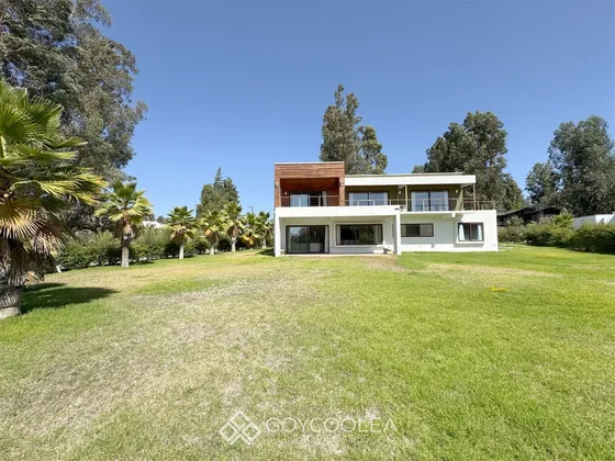 Casa En Venta De 4 Dorm. En Las Cabras