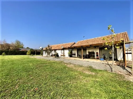 Hermosa Casa Estilo Chileno En Condominio Consolidado