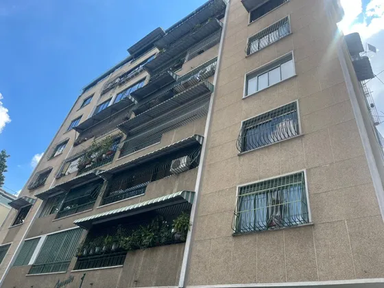 Practico Apartamento En Alquiler, Colinas De Bello Monte