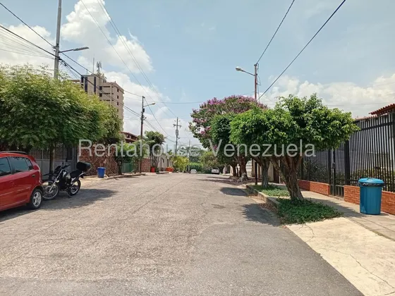 Venta Bella Casa Quinta Multiniveles, En Urbanismo Privado En El Este De Barquisimeto,urb El Pedregal Lara Cod 25 - 20478 Katty Vasquez  Kd. Negocio De Oportunidad, Asesoria Personalizada, Llama Ya!