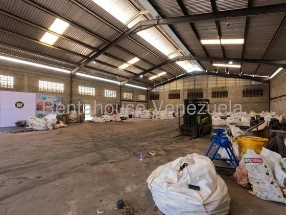 Daniela Linarez Alquila Galpones Industriales Ubicado En Barquisimeto En La Zona Industrial Ii Posee 1.207,19m2 Zona De Carga Y Descarga Area De Oficinas Y Luz Trifasica                               