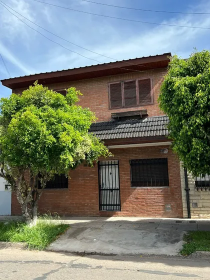 Casa 4 Ambientes En Venta Caseros Apta Credito