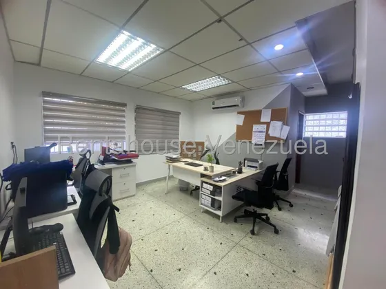 Julio Latouche 25-17286 Casa En Venta De Uso Comercial En Trigal Centro Valencia, Avenidad Principai Entrada Y Salida Rapida A La Autopista.