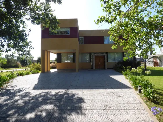 Casa En Alquiler Lomas De City Bell - Dacal Bienes Raíces