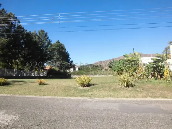Impecable Terreno De 2667 Mts, En Conjunto Residencial Cerrado Rodeado De Montañas Y Un Ambiente Fresco . A Su Alrededor Viviendas Residenciales De Alta Gama.