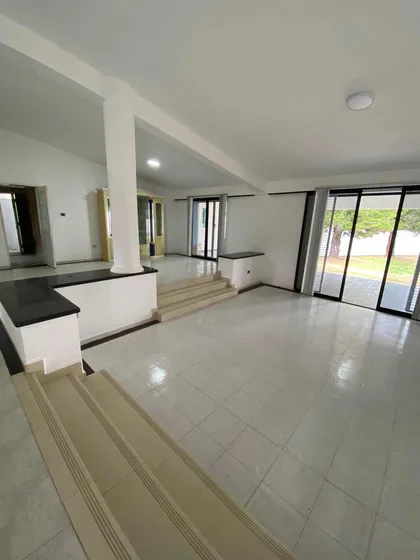 Casa En Venta En Colinas De Guataparo Zona 4