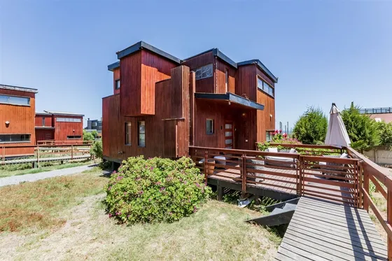 Casa En Venta De 3 Dorm. En Pichilemu