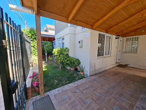 Casa Amplia En Venta, Barrio Residencial