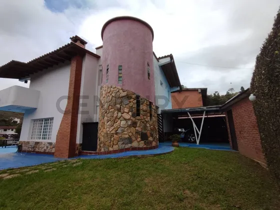 Hermosa Casa En Urb. Pan De Azúcar Colinas De Carrizal Edo Miranda