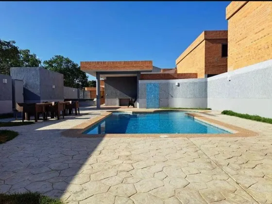 Se Vende Townhouse En Res. Santa Cruz San Diego, Formato Obra Gris