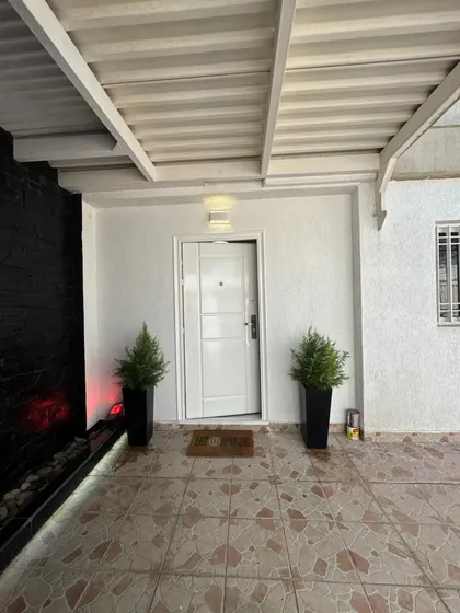 Teamhouse+ Vende Hermosa Casa Quinta A Pie De Calle, En El Sector Morro Ii De Lechería.