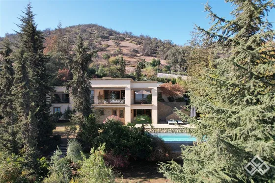 Casa En Venta De 5 Dorm. En Lo Barnechea