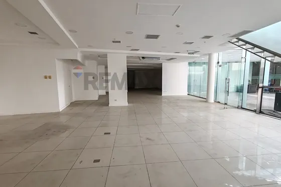 Local Comercialav. Apoquindo,las Condes