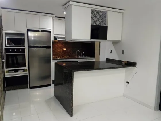 Bello Apartamento En Alquiler En El Solar De La Quinta, Los Teques, Edo. Miranda