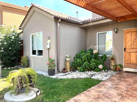 Encantadora Casa Modelo Tricao En Chicauma, Condominio 3d/3b