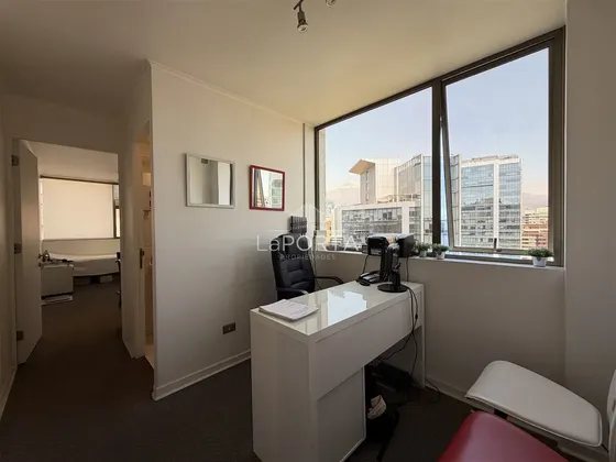 Conectada Oficina / 43m2 + Estacionamiento / Metro Manquehue