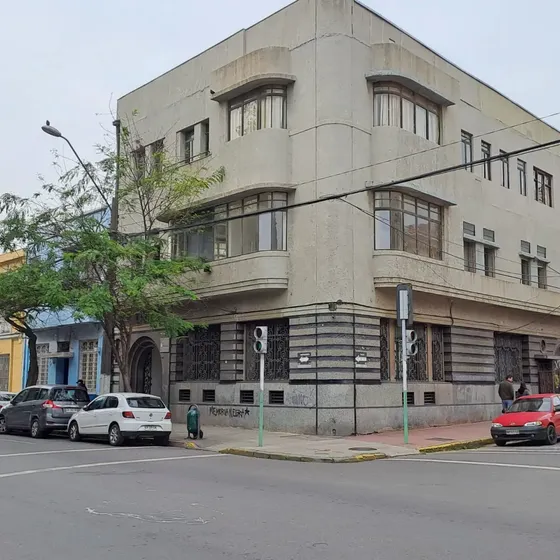 Gran Casona En Plaza Parque Italia - Uso Comercial