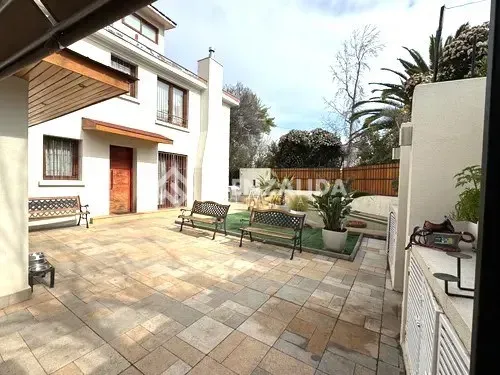 Casa En Venta De 4 Dorm. En Ñuñoa