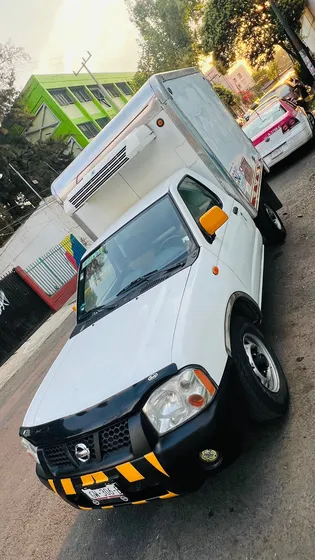 Nissan Np300 2.4 Chasis Mt