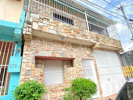 Casa Comercial En Paraparal, Los Guayos. (soriag-21)