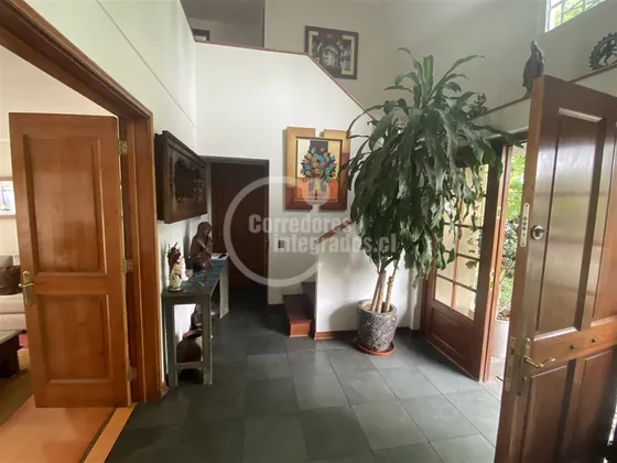 Casa En Venta De 6 Dorm. En Lo Barnechea